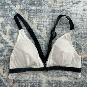 NWT Victoria's Secret Front Close Bralette XS
